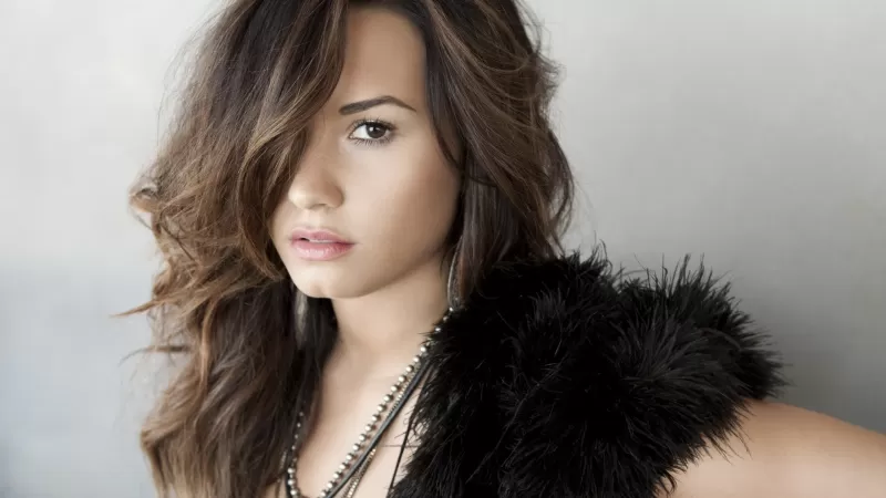 Demi Lovato HD, Portrait