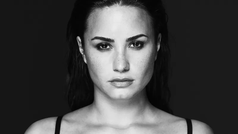 Demi Lovato QHD, Monochrome, Dark background