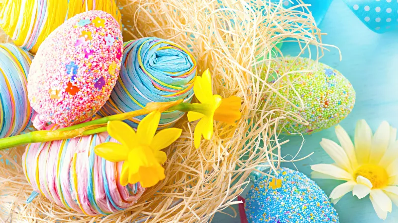 Basket with Easter eggs 4K