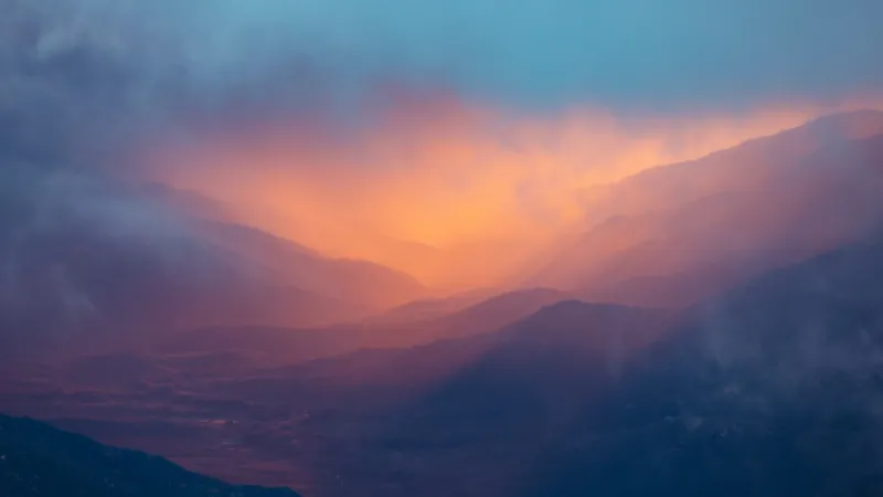 Sierra Nevada at sunset, Foggy valley, California, 5K wallpaper