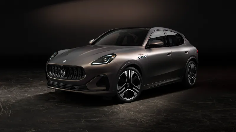 Maserati Grecale Folgore, Electric SUV, Bronze, Dark studio, 8K wallpaper
