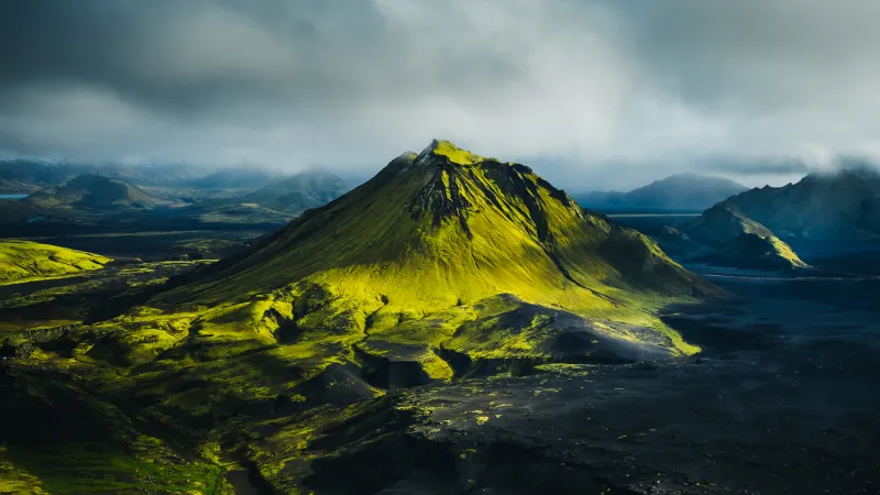 Maelifell volcano wallpaper, Iceland, Green moss