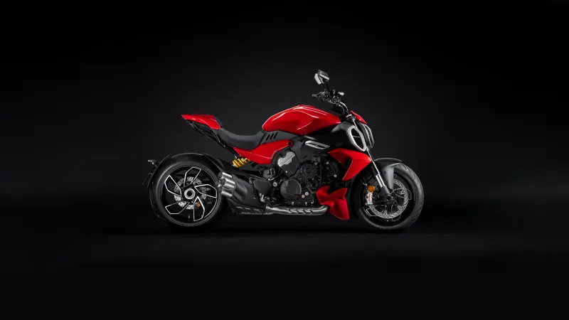 Ducati Diavel V4, Dark background 4K, Red bikes