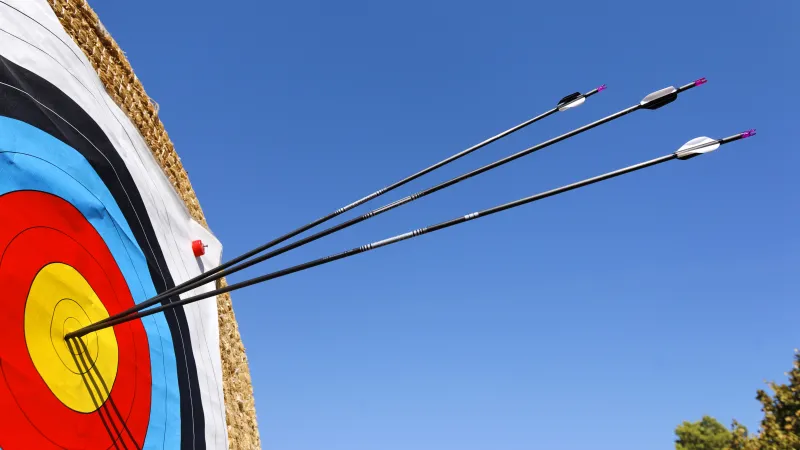 Archery target, Arrows in bullseye, Blue sky, 5K wallpaper