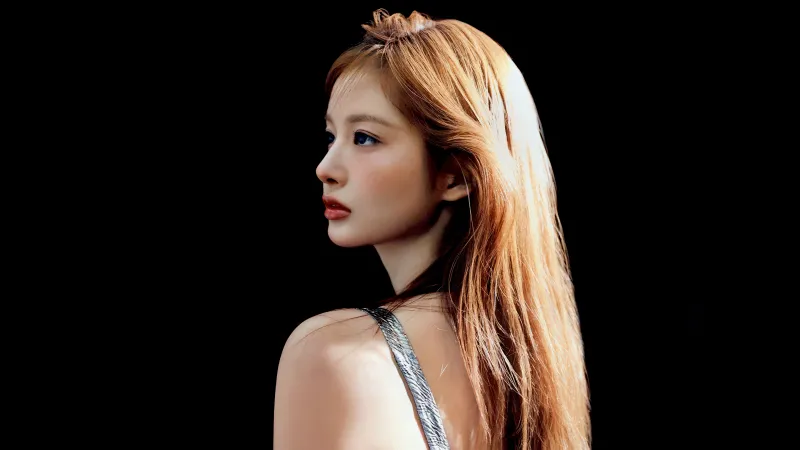 Sullyoon NMIXX, ELLE photoshoot, black wallpaper