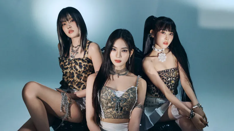 STAYC members, Sieun, Seeun, Sumin, Isa, J, Yoon