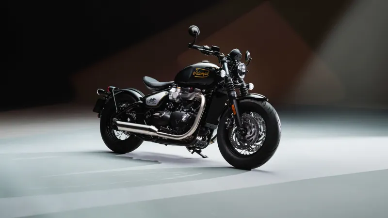 Triumph Bonneville Bobber TFC, Black and gold, Bobber, Dark studio, 2025, 8K wallpaper