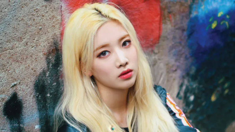 Kim Lip, South Korean Singer, LOONA, Max & Match, Graffiti wall, 5K wallpaper