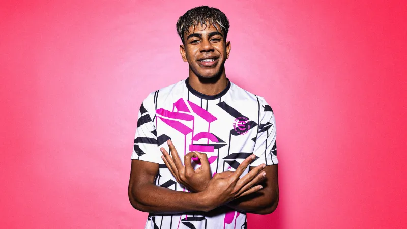 Lamine Yamal, eFootball 2025, Spanish footballer, FC Barcelona, Pink background, 4K wallpaper