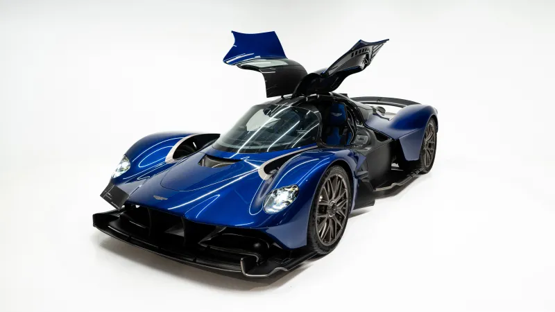 Aston Martin Valkyrie 8K Wallpaper