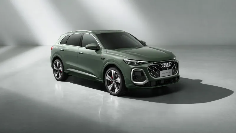 Audi Q5L wallpaper, Green SUV, Grey studio, 2025, 5K