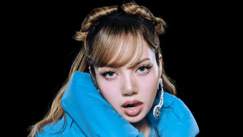 Lisa Jump Visual, Black background 8K