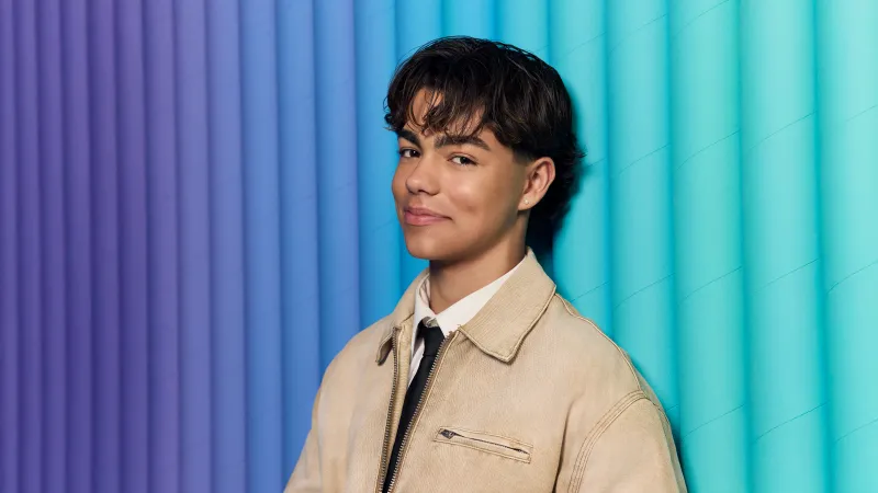 Malachi Barton, Portrait, Smiling, American actor, Gradient stripes, 5K wallpaper
