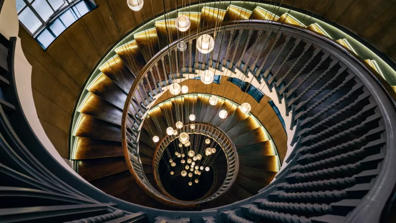 Spiral staircase, Chandelier lights, Architecture, 4K wallpaper