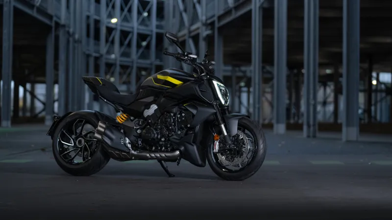 Ducati Diavel V4 Black Roadster 2025
