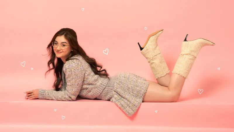 Anna Cathcart wallpaper, Peach aesthetic, Love hearts, Cute pose