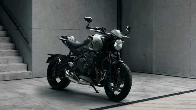 Triumph Trident 660, Muscular naked bike, Concrete garage, 2026, 5K wallpaper