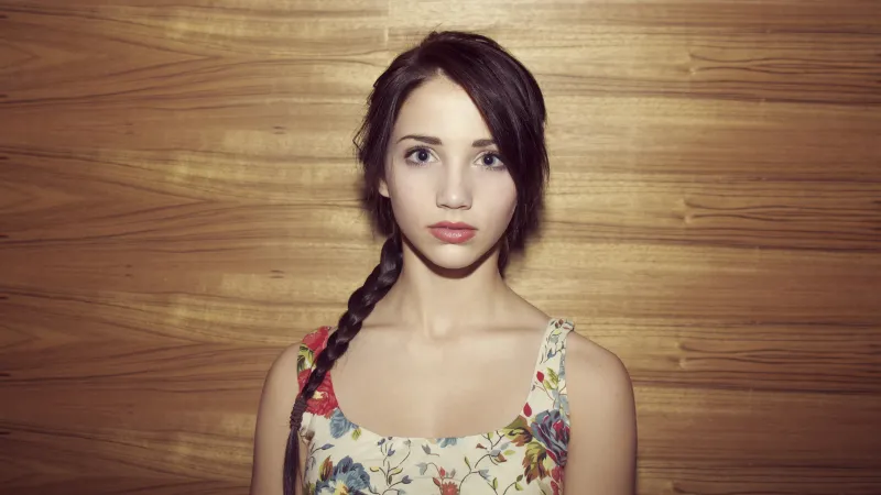 Emily Rudd, Braided hair, Wooden background, Portrait, 5K wallpaper