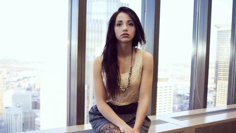 Emily Rudd wallpaper, Window, City view, American actress