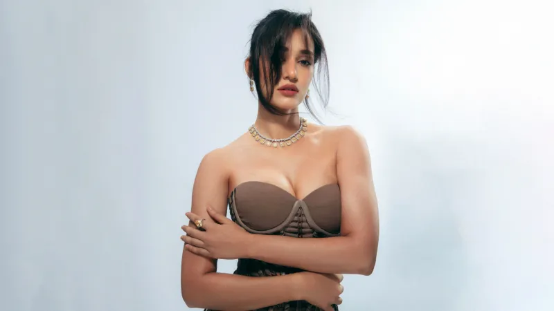 Disha Patani Strapless, 8K background