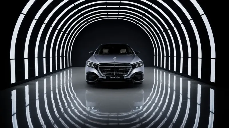 Mercedes-Benz S-Class wallpaper, S 580 e, Light tunnel, Reflection, 2026
