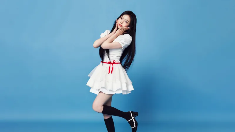 IAN, Hearts2Hearts RUDE, Blue background