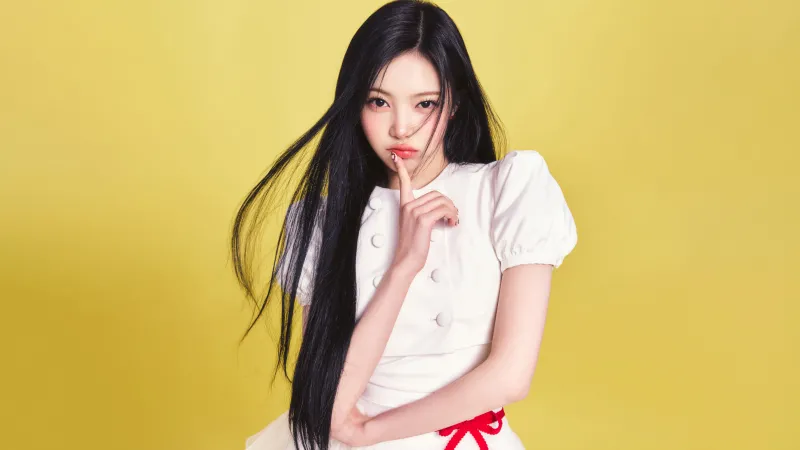 IAN, Hearts2Hearts RUDE, Yellow background