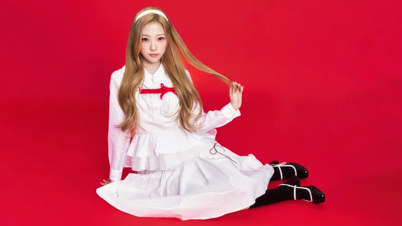 Stella, Hearts2Hearts RUDE, Red background