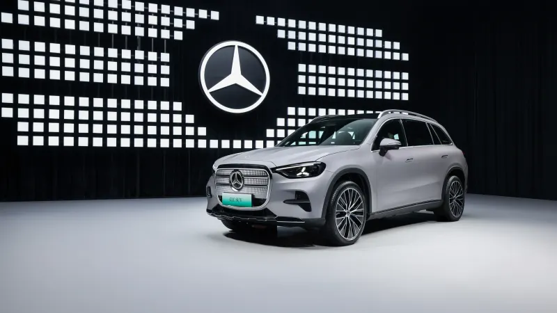 Mercedes-Benz GLC EV, Silver SUV, Light panel wall, Mercedes star, 2026, 8K wallpaper