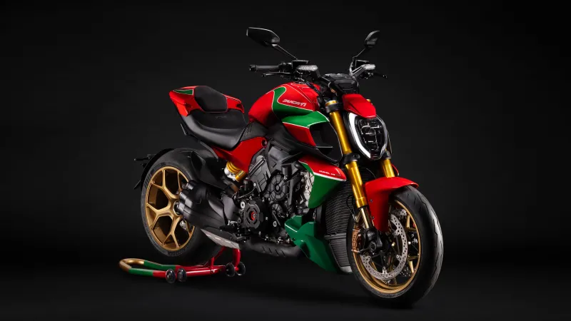 Ducati Diavel V4 RS 100 2026, Dark background 8K