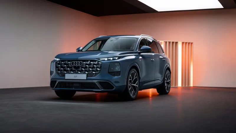 Audi Q7 wallpaper, Blue SUV, Peach studio light, 2026, 8K