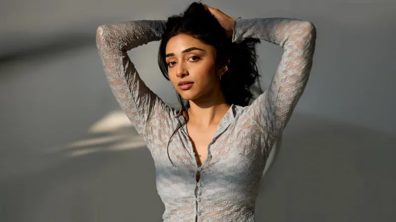 Preity Mukhundhan, 8K background