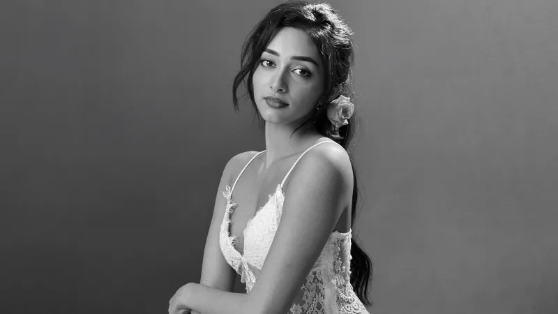 Preity Mukhundhan, Black and White Wallpaper