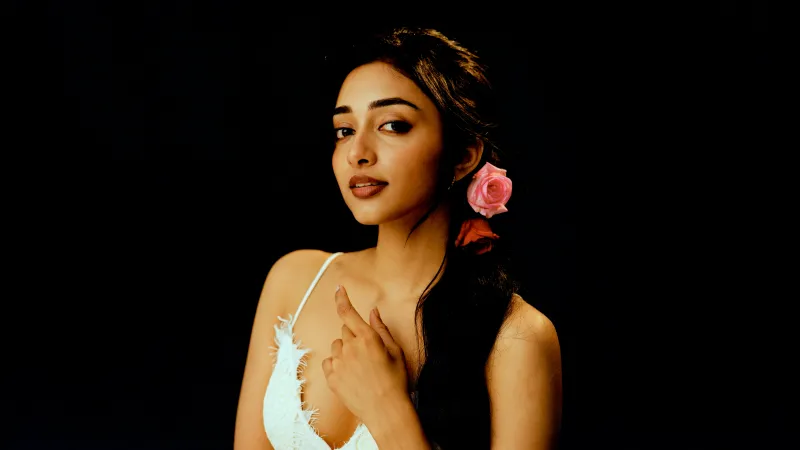 Preity Mukhundhan, Black background 5K