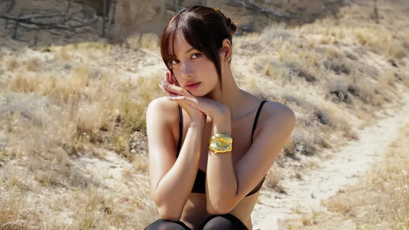 Lisa wallpaper, Blackpink, Desert, Black outfit