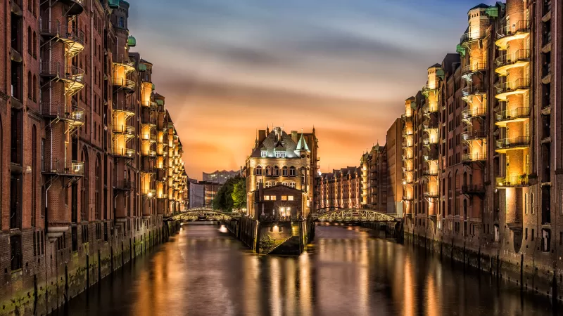 Speicherstadt wallpaper, Hamburg, Wasserschloss at dusk