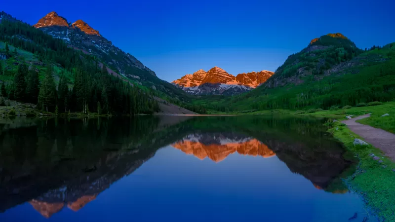 Maroon Bells, Colorado, United States, Alpenglow, Sunrise, Landscape, Alpine trees, Dawn, Maroon Lake, Reflection, Blue Sky, Clear sky, 5K