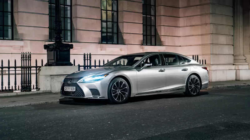 Lexus LS 500h wallpaper, Silver luxury sedan, London street at night