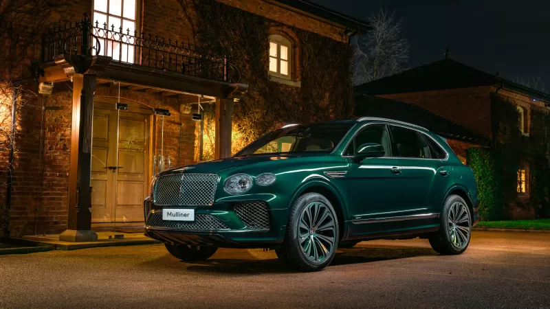 Bentley Bentayga Hybrid wallpaper, Mulliner, Green SUV, Manor house at night