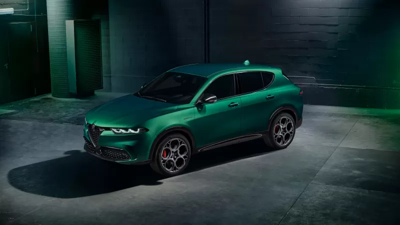 Alfa Romeo Tonale Speciale wallpaper, Green compact SUV, Dark studio, 2022