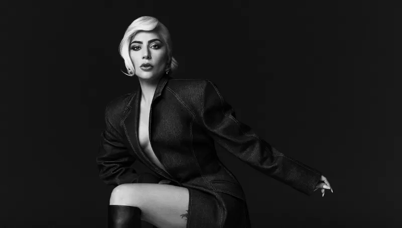 Lady Gaga 4K, Monochrome, Dark background