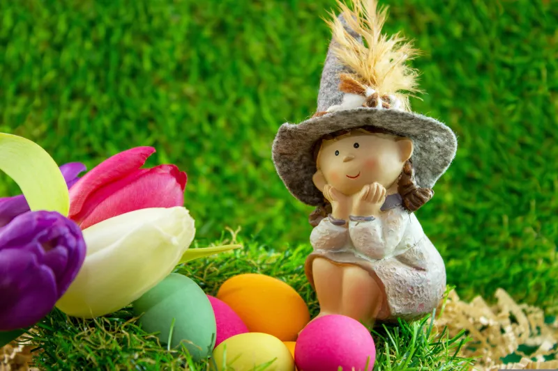Cute doll, Easter eggs