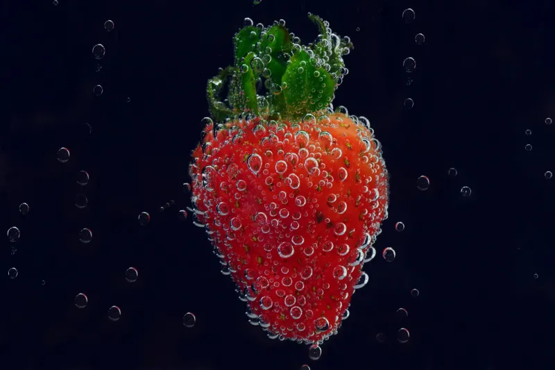 Strawberry 5K background, Underwater