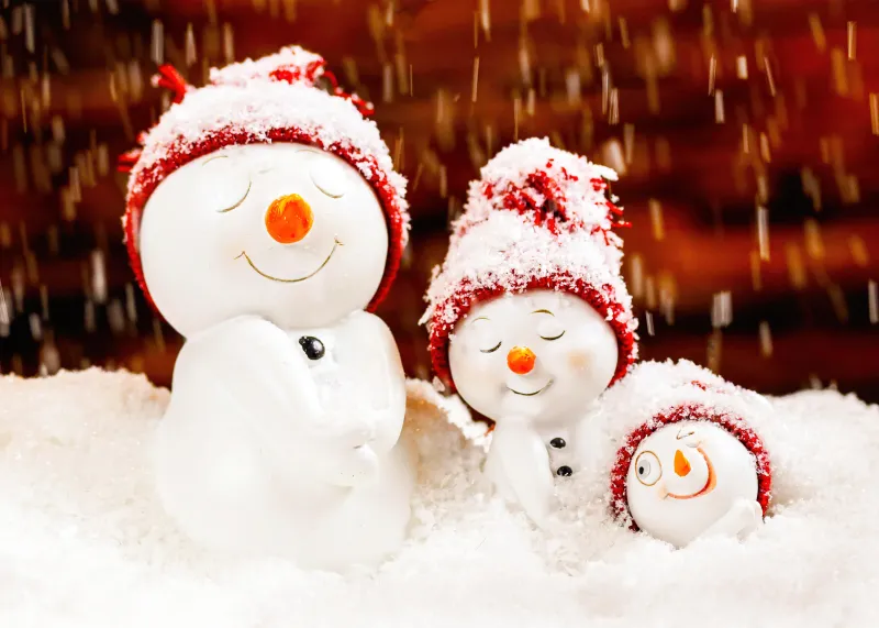 Snowman dolls, Snowfall, Cozy Winter