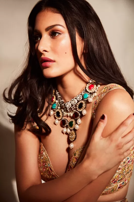 Amyra Dastur, Indian actress, Bollywood actress, Tradition, Portrait, Beautiful actress