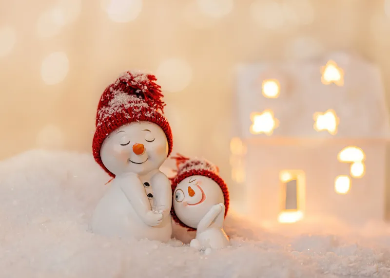 Cute snowman figures, 4K wallpaper