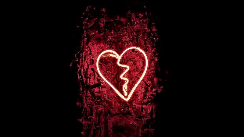 Broken heart 5K wallpaper