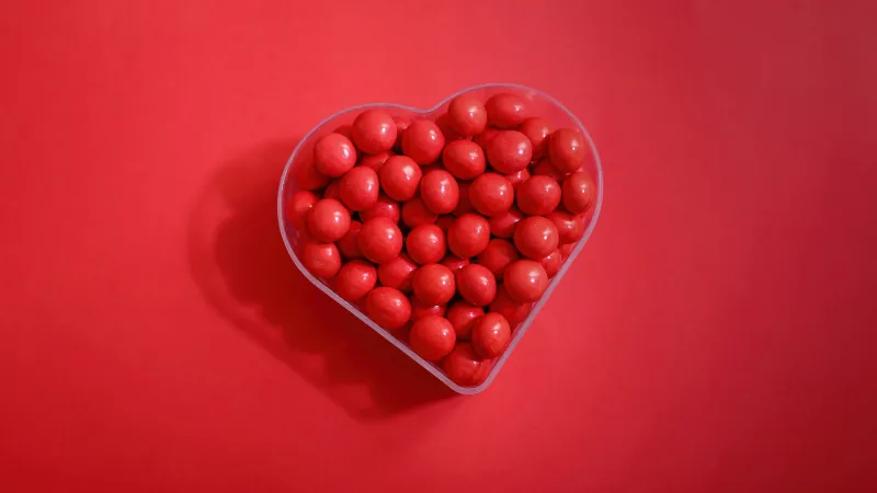 Red candies, Heart shape, Red background