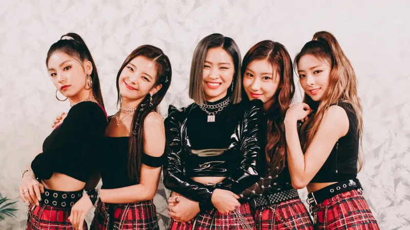 Itzy, Korean singers, Yeji, Chaeryeong, Ryujin, Yuna, Lia