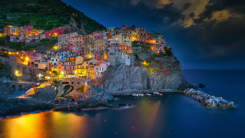 Manarola at blue hour, Cinque Terre, Italy, 4K wallpaper